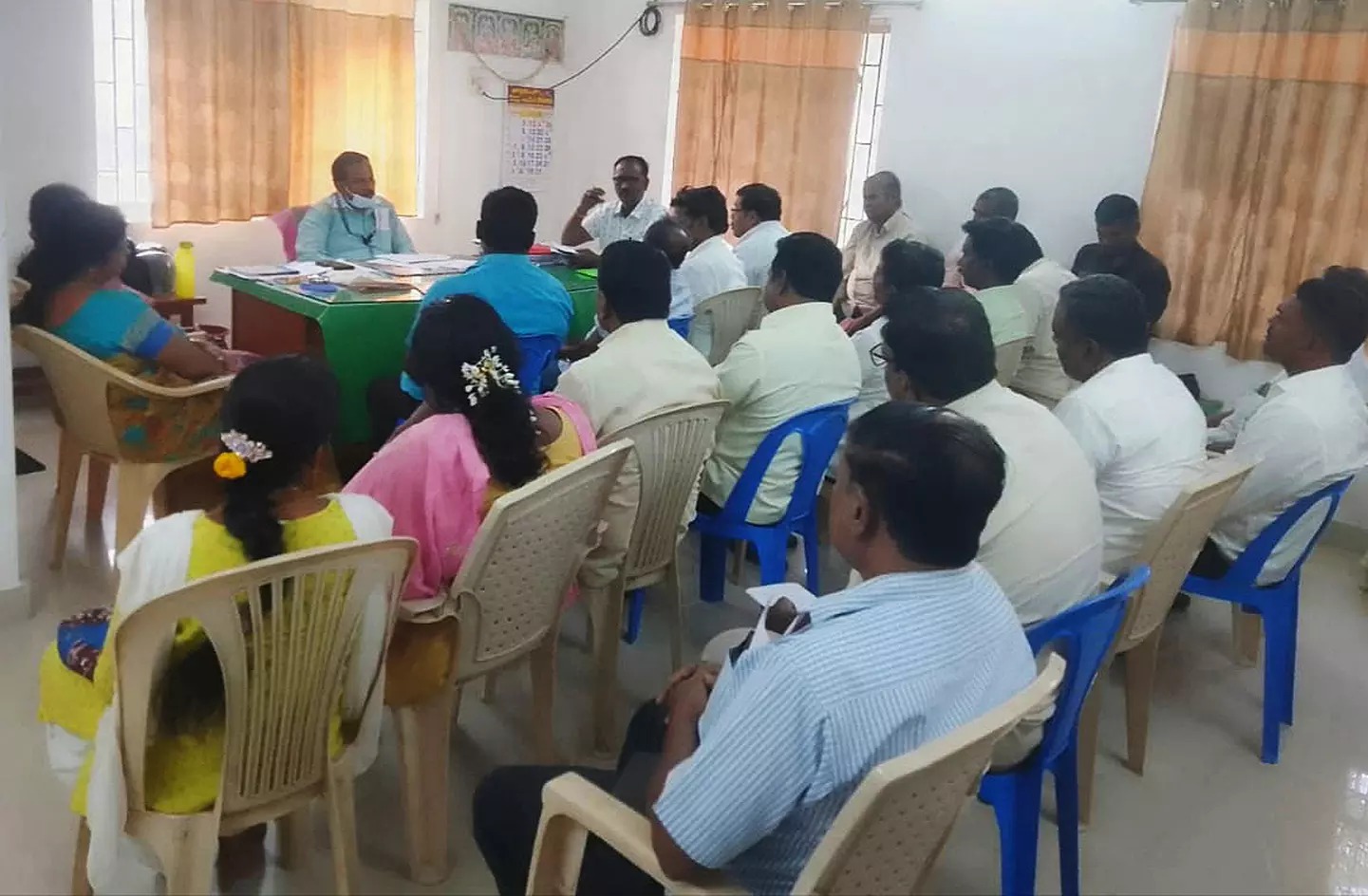 ஊராட்சி செயலாளர்கள் கலந்தாய்வு கூட்டம்….  நலத்திட்ட பணிகளை விரைந்து முடிக்க நடவடிக்கை…!!!