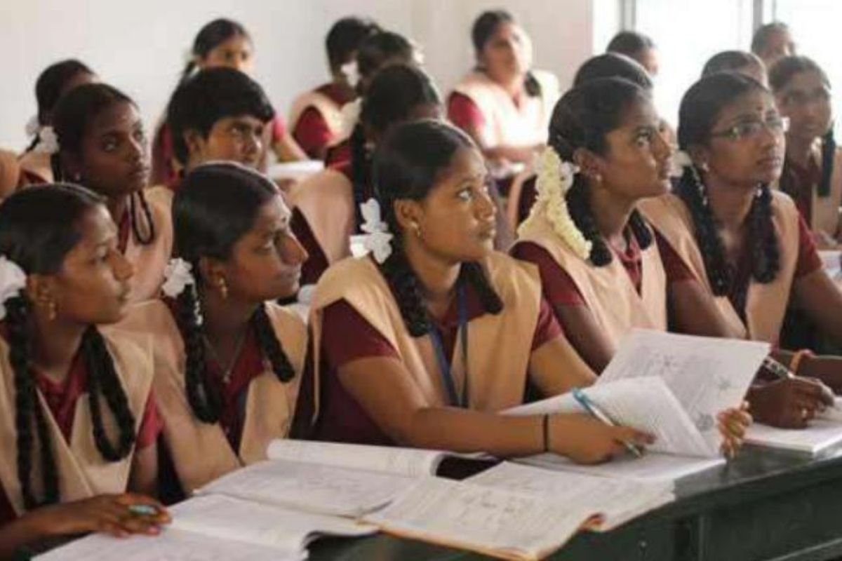 சற்றுமுன்: தமிழகத்தில் இன்று பள்ளிகள் திறந்த உடனே பறந்த முக்கிய உத்தரவு…!!