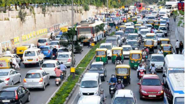 இன்று(ஏப்ரல் 1) முதல் கடும் கட்டுப்பாடு அமல்…. மோட்டார் வாகன சட்டத்தில் அதிரடி மாற்றம்…!!!