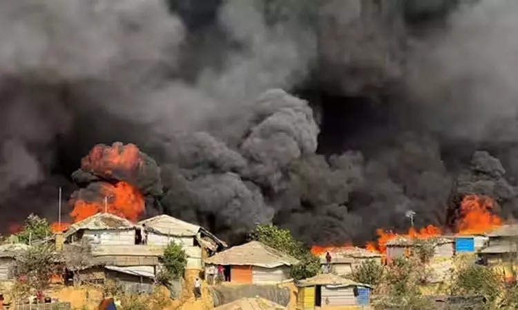 உலகின் மிகப்பெரிய அகதிகள் முகாமல்…. பயங்கர தீ விபத்து…. 2000 வீடுகள்…. தீயில் கருகி நாசம்….!!!