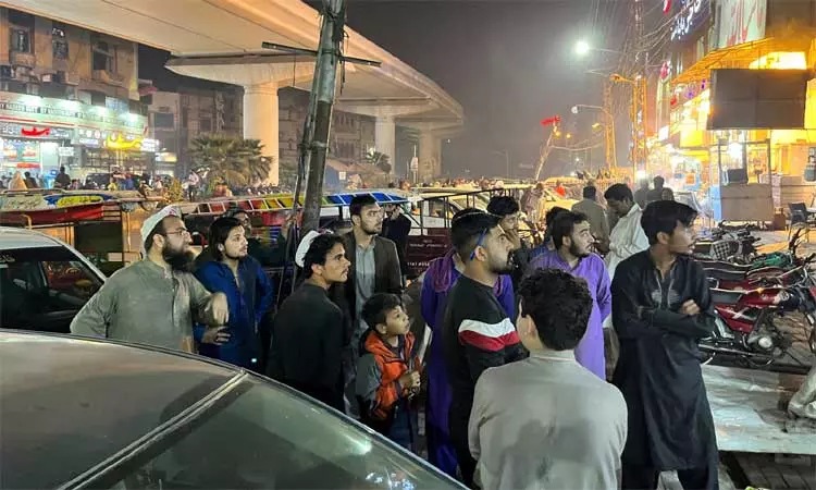 திடீரென குலுங்கிய இந்துகுஷ் மலை…. 9 பேர் பலி…. பாகிஸ்தானில் பரபரப்பு….!!!!