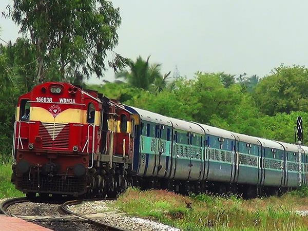 இனி ஜாலி தான்…! கோடை விடுமுறையில் 4,000 சிறப்பு ரயில்கள்…. இந்தியன் ரயில்வே அறிவிப்பு…!!!