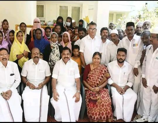 அதிமுகவில் 200-க்கும் மேற்பட்டோர் ஐக்கியம்…. அதிகரிக்கும் EPS பலம்….!!!!!