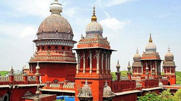 #BREAKING : விளையாட்டு மைதானங்களில் மதுபானம் பரிமாற தமிழக அரசு அளித்த அனுமதிக்கு ஐகோர்ட் தடை..!!