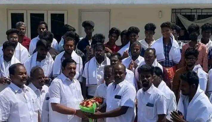 திமுகவில் இருந்து விலகல்…. கூண்டோடு அதிமுகவில் இணைந்த நிர்வாகிகள்…. இபிஎஸ்-க்கு பெருகும் ஆதரவு….!!!