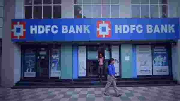 வட்டி விகிதம் அதிரடி குறைப்பு… HDFC வங்கி வாடிக்கையாளர்களுக்கு சூப்பர் குட் நியூஸ்….!!!