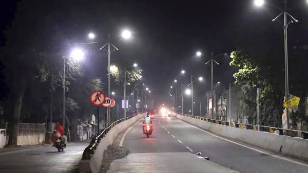 நாடு முழுவதும் கொரோனா புதிய உச்சம்…. இரவு நேர  ஊரடங்கு வருமா…? வெளியான தகவல்..!!