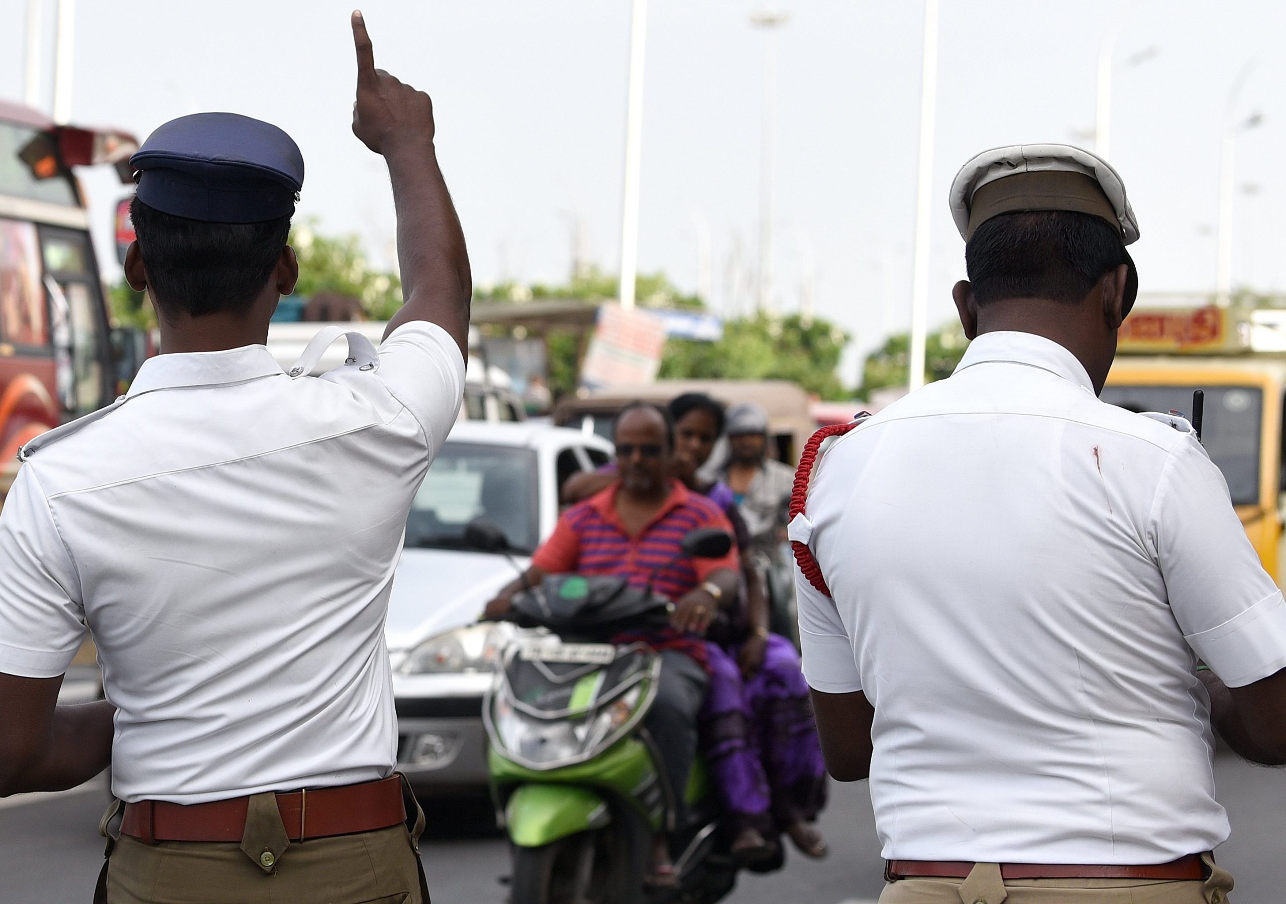 அடடே சூப்பர்…. 55 வயதிற்கு மேற்பட்ட போக்குவரத்து காவலர்களுக்கு இப்படி ஒரு சலுகையா?…. வெளியான அறிவிப்பு….!!!