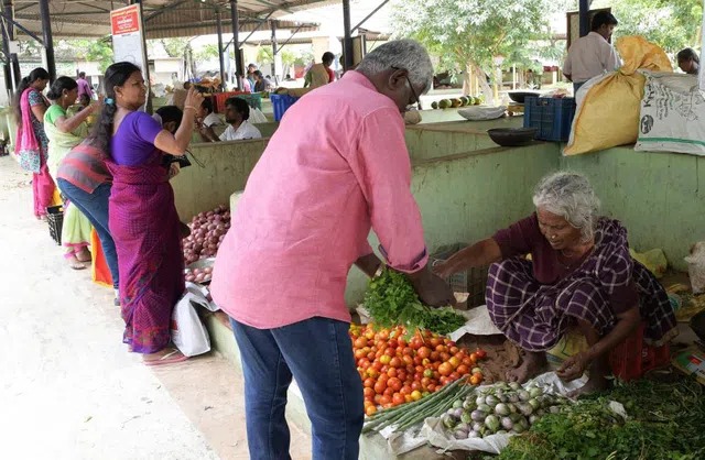 தமிழ்நாட்டில் உழவர் சந்தைகளில் உணவகங்கள் அமைக்க…. தமிழக அரசு உத்தரவு…!!!