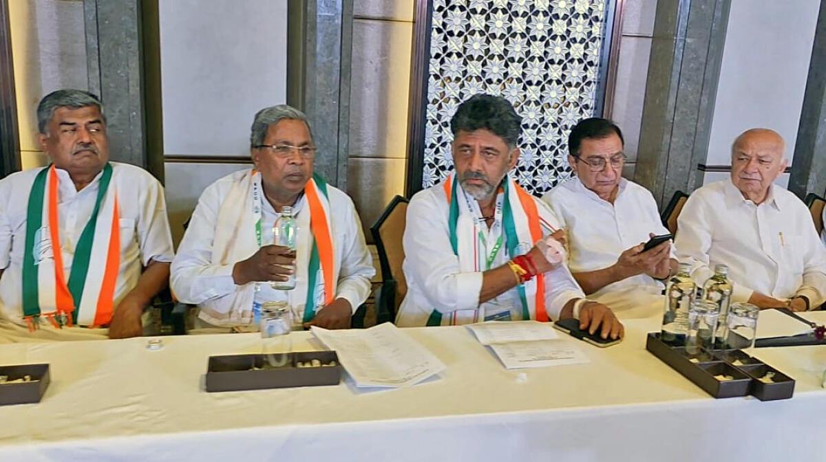 கர்நாடக முதல்வர் பதவியேற்பு தேதி அறிவிப்பு…. முதல்வர் பதவி யாருக்கு….????