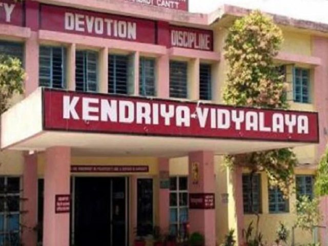 1-க்கும் மேற்பட்ட பாடங்களில் தோல்வியடைந்தால்…. துணைத் தேர்வு எழுத அனுமதிக்க முடியாது…. K.V பள்ளி முடிவு…!!!