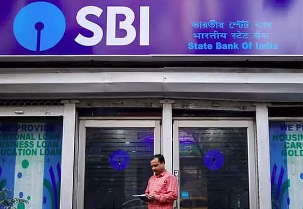 SBI வாடிக்கையாளர்களே…. உங்க அக்கவுண்ட்ல ரூ.436 போயிடுச்சா?…. உடனே செக் பண்ணுங்க…!!!