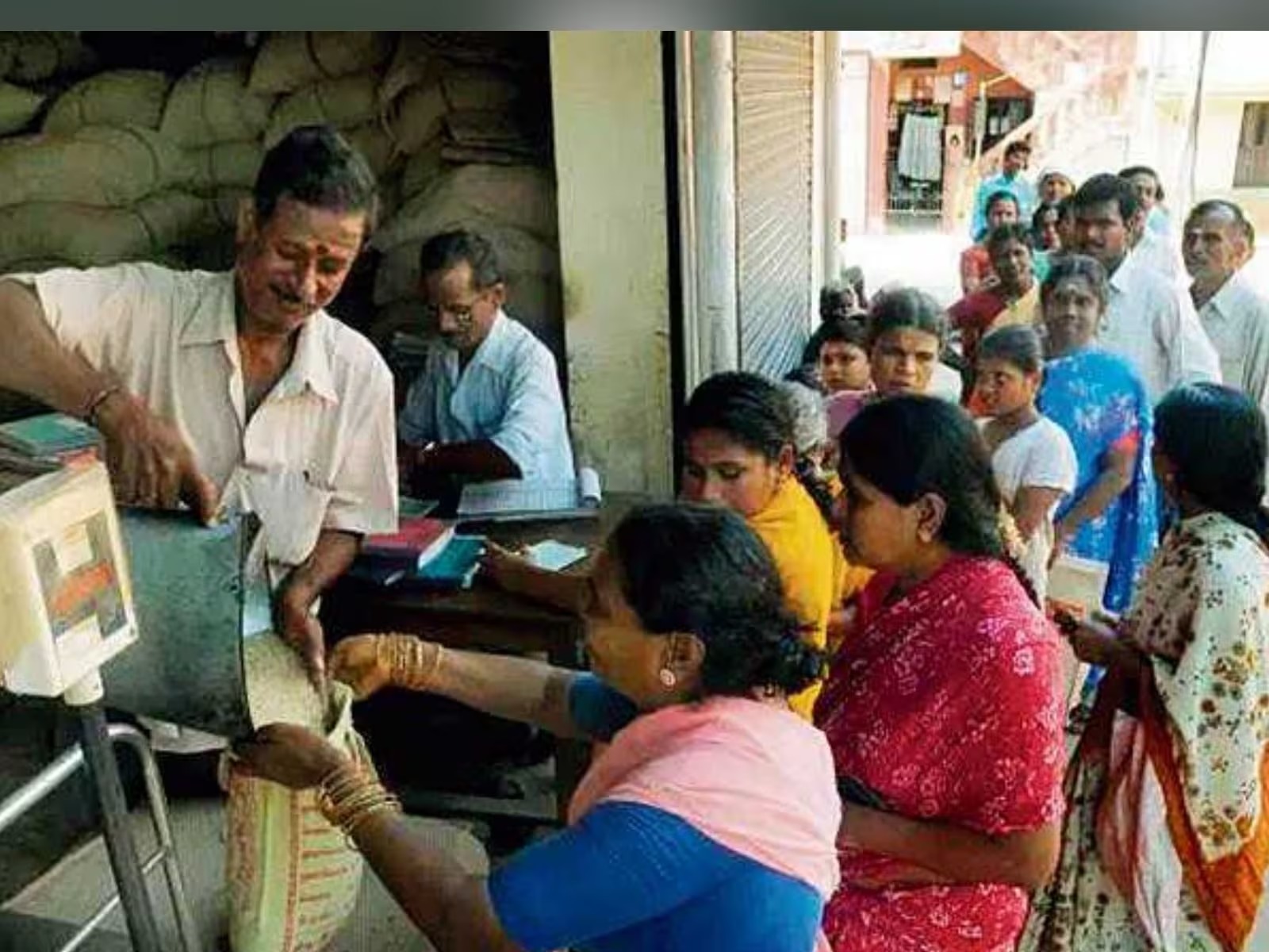 ரேஷன் அட்டைதாரர்களுக்கு ஜாக்பாட்…. மாநில அரசு அதிரடி அறிவிப்பு….!!!