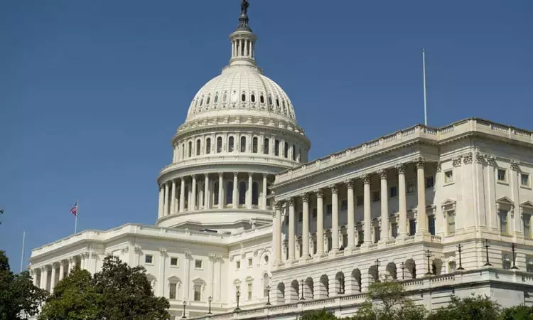 எல்லை பாதுகாப்பு சட்டம்…. நிறைவேற்றிய அமெரிக்க நாடாளுமன்றம்….!!!!