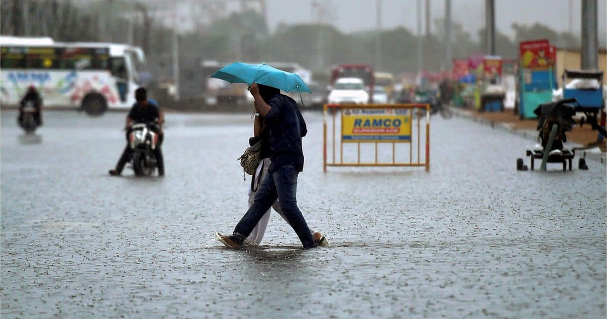 Rain Alerts: தமிழகத்தில் இன்று முதல் 5 நாட்களுக்கு இடி, மின்னலுடன் மிதமான மழை…. வானிலை ஆய்வு மையம் தகவல்…!!