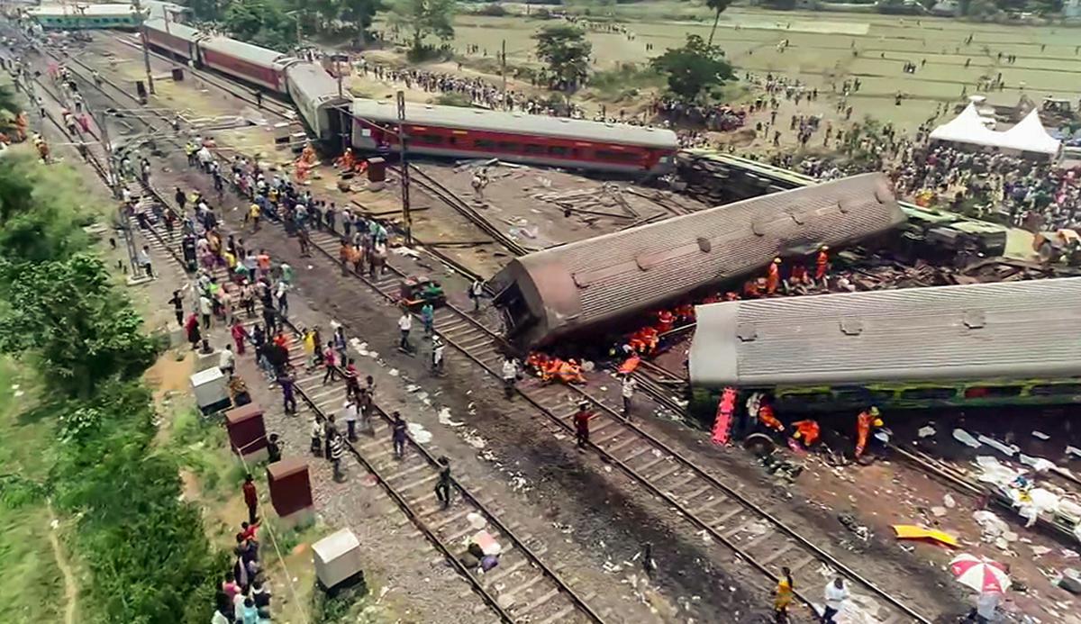 நாடு முழுவதும் ரயில் விபத்துக்களை தடுக்க இதை செய்க…. புதிய கோரிக்கை….!!!!