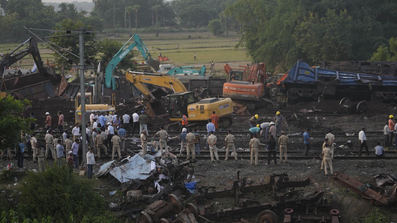 #BREAKING : 288 பேர் இல்லை….. ஒடிசா ரயில் விபத்தில் 275 பேர் உயிரிழப்பு : மாநில அரசு அதிகார்வப்பூர்வ அறிவிப்பு..!!