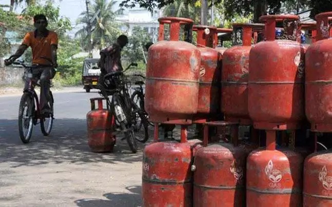 எடை கம்மியாக இருக்கும் துருப்பிடிக்காத சிலிண்டர்…. முன்பதிவு செய்வது எப்படி?…. இதோ பார்த்து தெரிஞ்சுக்கோங்க….!!!!