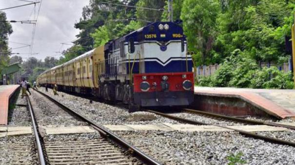 பயணிகள் கவனத்திற்கு..! சனி, ஞாயிற்றுக்கிழமைகளில் சிறப்பு ரயில் அறிவிப்பு….!!