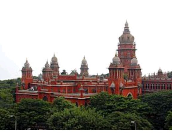 மக்கள் நல வாழ்வு துறையில் 800 ஓட்டுநர் பணியிடங்களை நிரப்ப இடைக்கால தடை… உயர் நீதிமன்றம் அதிரடி உத்தரவு…!!!!!