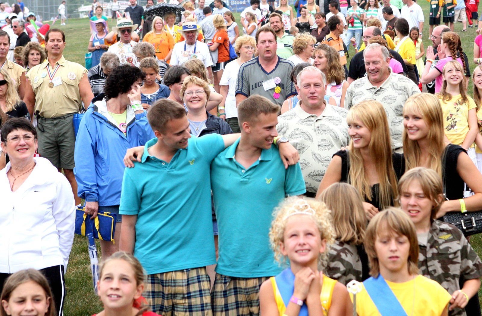 உலக முழுவதும் உள்ள டிசைன் டிசைனான இரட்டையர்கள் திருவிழா..!!!