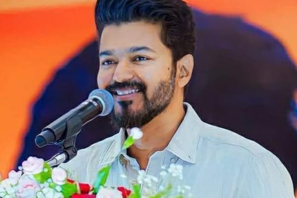 தளபதி விஜய் ஜோசியர் பேச்சை கேட்டுத் தான் நடப்பாரா?…. புது தகவலால் ஷாக்கான ரசிகர்கள்….!!!!!