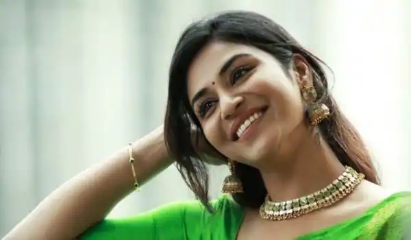 நடிகை இந்துஜாவின் அடுத்த படம்…. டைட்டில் என்ன தெரியுமா?…. வெளியான தகவல்….!!!!
