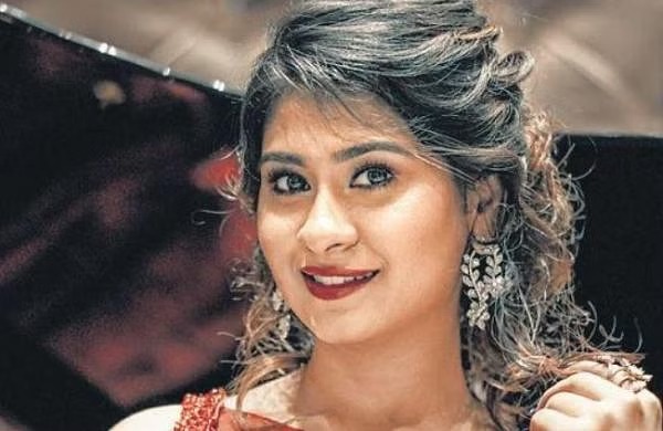 23 வயதிலேயே தனது முதல் காரை வாங்கிய சூப்பர் சிங்கர் பிரபலம்..!!!