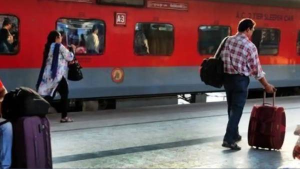 நீங்க தவறவிட்ட ரயில் டிக்கெட்டிற்கு முழு பணத்தையும் பெறலாம்…. எப்படி தெரியுமா?… இதோ முழு விவரம்…!!!