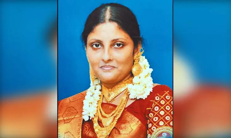 பெண் குழந்தை பிறந்ததால் சித்திரவதை…? இளம்பெண் தூக்கிட்டு தற்கொலை…. தாயின் பரபரப்பு புகார்…!!