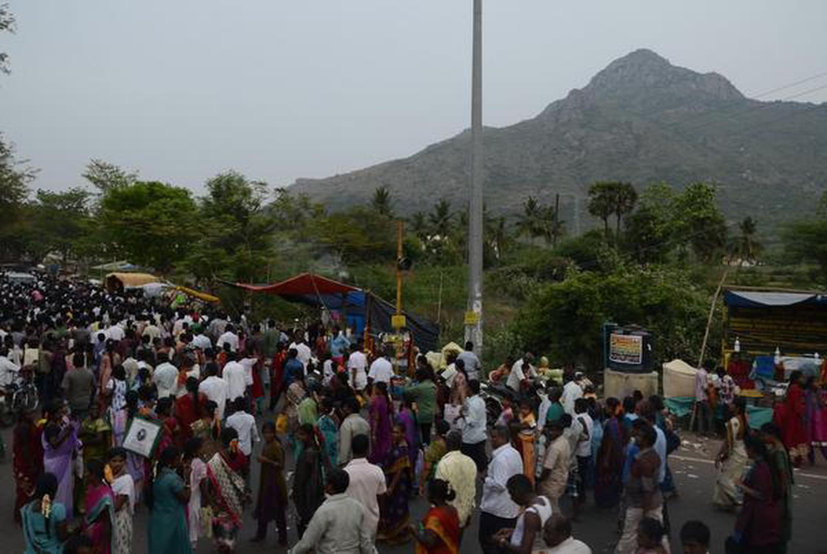 இன்று பௌர்ணமி…… கிரிவலம் செல்ல உகந்த நேரம் எது….? கோவில் நிர்வாகம் தகவல்….!!