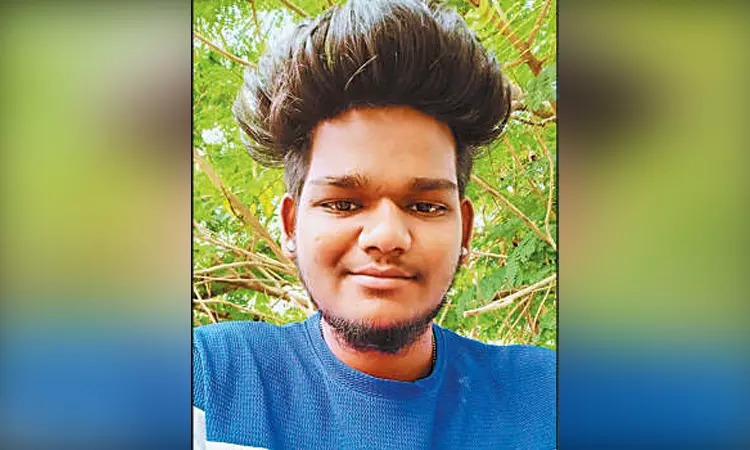 முதல் நாள் கல்லூரிக்கு சென்ற மாணவர்…. ஒரே நொடியில் முடிந்த வாழ்க்கை…. கதறும் குடும்பத்தினர்…!!