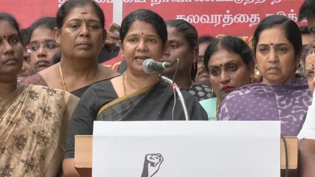 வெளிநாட்டிற்கு சுற்றுப்பயணம் போகும் பிரதமர்…. மணிப்பூர் பற்றி ஒரு வரத்தை பேசலையே…. கனிமொழி ஆவேசம்..!!