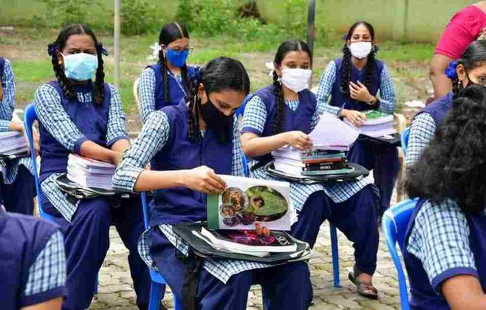 தமிழகத்தில் பள்ளி மாணவர்களின் உடல்நிலை குறித்த விவரங்களை சேகரிக்க உத்தரவு..!!