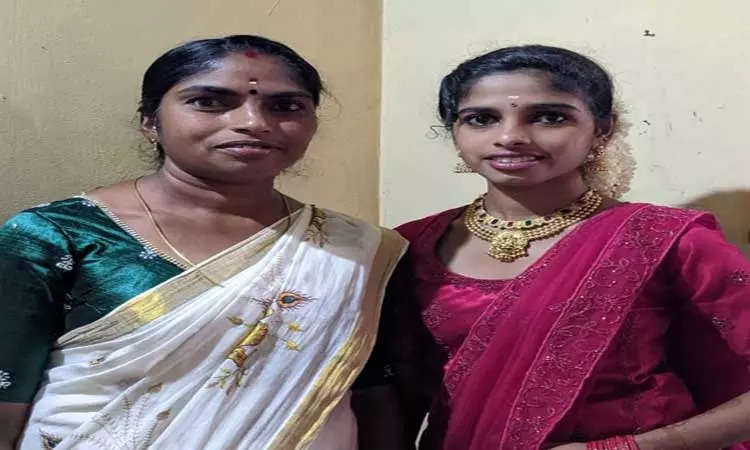 ஓட ஓட விரட்டி தாக்கிய யானை…. தாய் பலி; கல்லூரி மாணவிக்கு தீவிர சிகிச்சை…. பெரும் சோகம்….!!