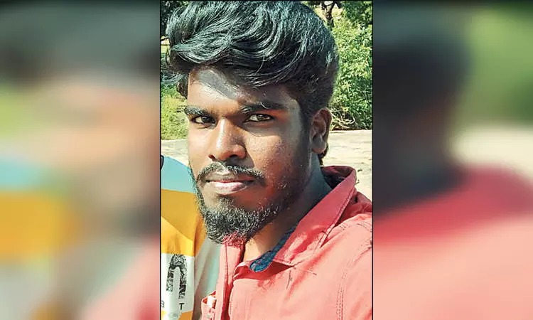 கை, கால்களை கழுவி விட்டு வந்த வாலிபர்…. நொடியில் பறிபோன உயிர்…. கதறும் குடும்பத்தினர்…!!