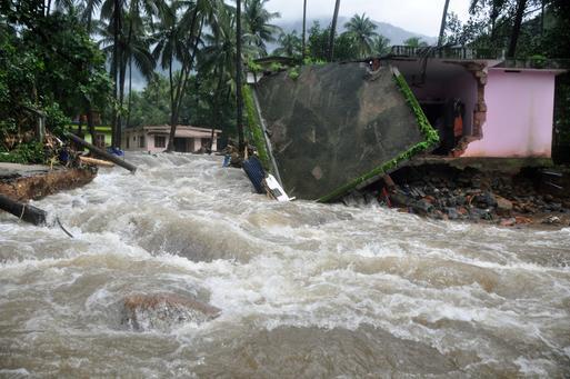 இனி வெள்ளம் வருவதை முன்கூட்டியே தெரிஞ்சிக்கலாம்…. எப்படி தெரியுமா…? மத்திய அரசு அசத்தல்…!!