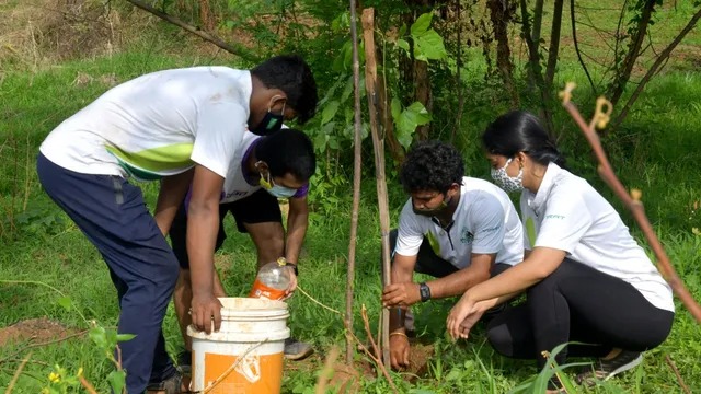 மரங்களை நட்டால் 5 மதிப்பெண்…. அரசுப்பள்ளி மாணவர்களுக்கு அசத்தல் அறிவிப்பு… எங்கு தெரியுமா..??