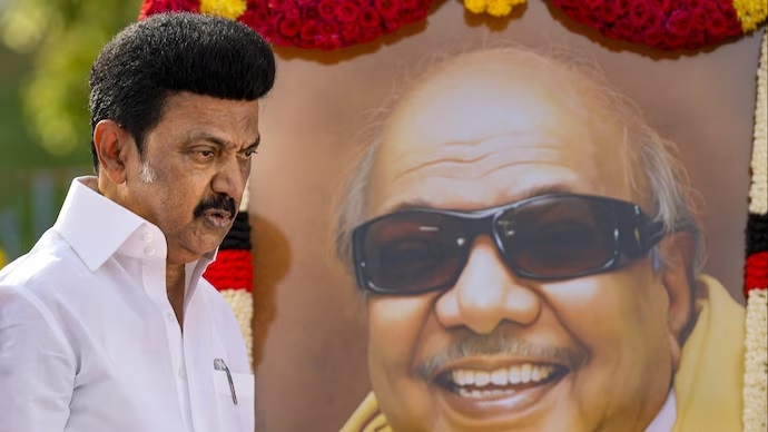 ”ஒரே டயலாக்’ தேஞ்சு போன ரெக்கார்டு மாதிரி… தேர்தலுக்காக நடிக்கும் DMK!!