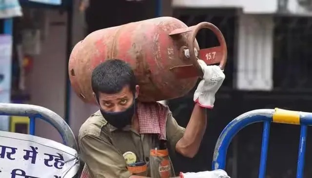 விலை குறைப்பு.. தமிழகம் முழுவதும் அமல்…. மக்களுக்கு குஷியான அறிவிப்பு..!!!