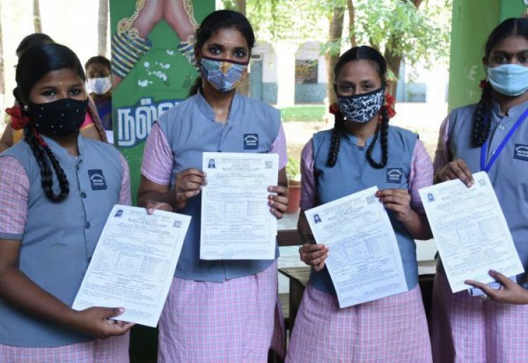 10-ம் வகுப்பு பொதுத்தேர்வு எழுதிய மாணவர்களுக்கு இன்று  முதல் அசல் மதிப்பெண் சான்றிதழ்… வெளியான அறிவிப்பு…!!!