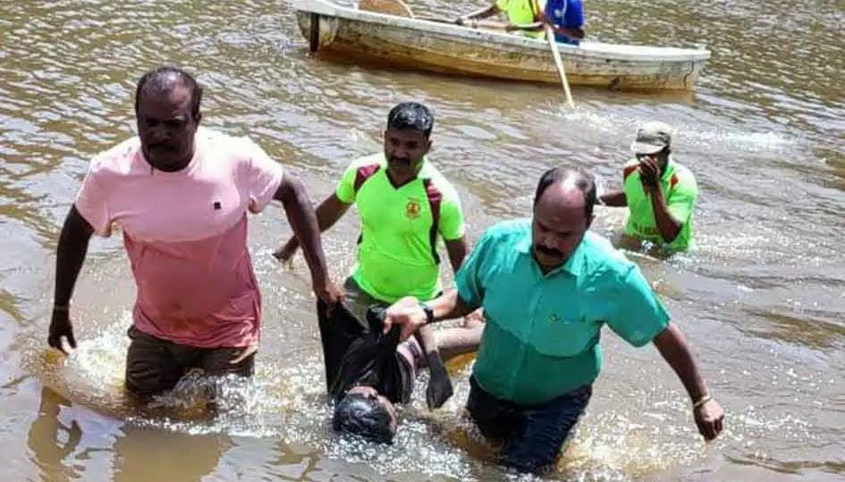 நண்பருடன் இன்ப சுற்றுலா…. 2 நாட்களுக்கு பிறகு வாலிபரின் சடலம் மீட்பு…. கதறும் குடும்பத்தினர்…!!