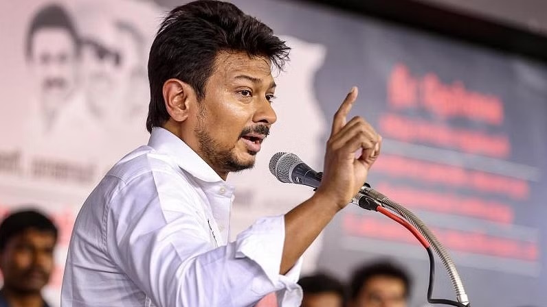 அத சொல்றதுக்கு நீ யாரு ? இது முடிவல்ல… வெறும் ஆரம்பம் தான்; அதிரடி காட்டிய உதயநிதி!!