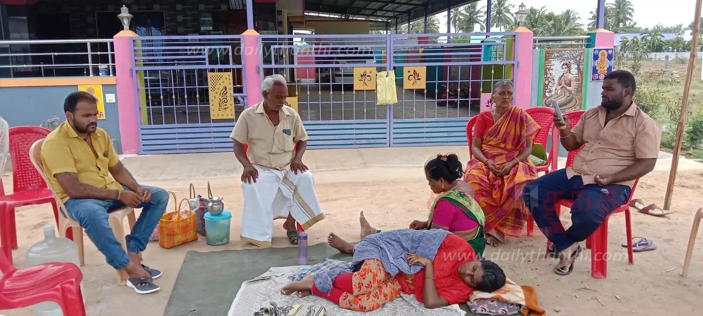 காதல் கணவர் வீட்டு முன்பு கர்ப்பிணி போராட்டம்…. பரபரப்பு சம்பவம்….!!