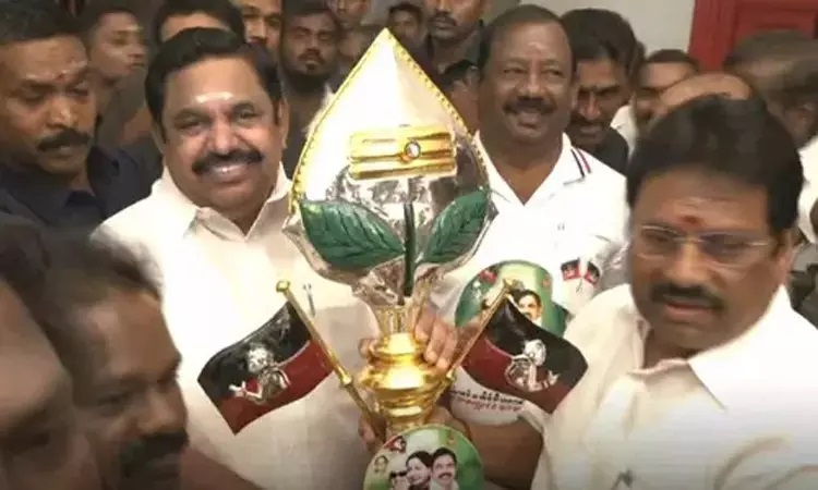 இந்தாங்க… இதை வச்சிக்கோங்க… DMK அரசை காலி பண்ணுங்க… கையில் வேல் கொடுத்து, எடப்பாடிக்கு வேலை கொடுத்த மதுரை ADMK!!