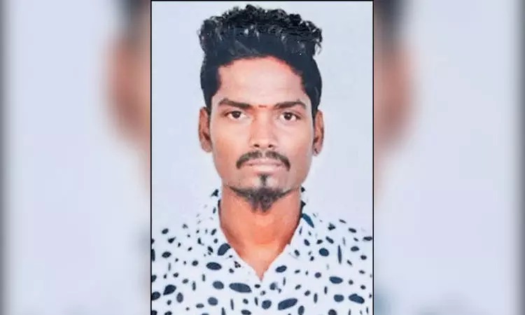 பீடி கேட்டு தகராறு…. தலையில் கல்லை போட்டு தொழிலாளி கொடூர கொலை…. பரபரப்பு சம்பவம்….!!