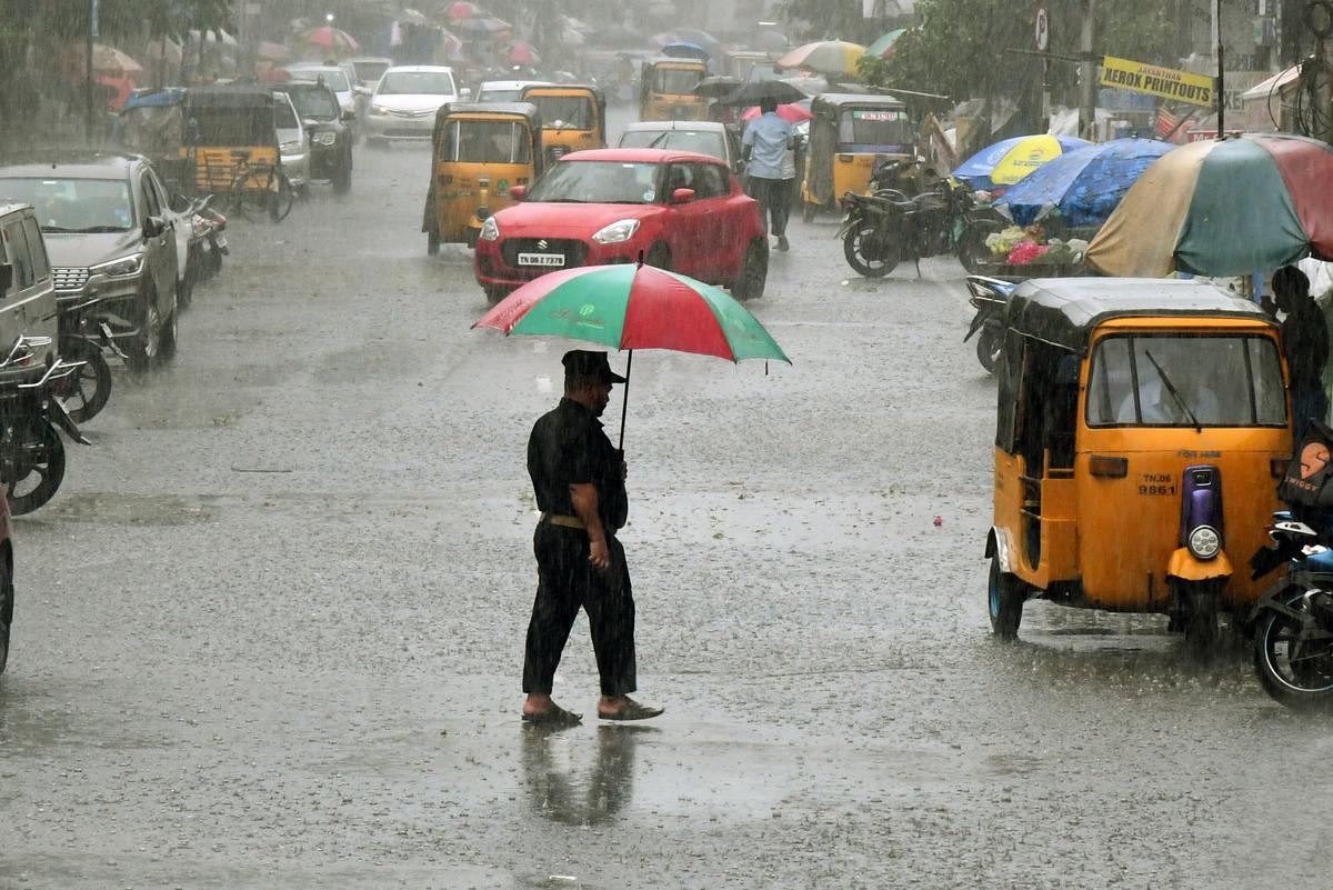 BIG Alert: தமிழ்நாட்டில் இன்று 15 மாவட்டங்களில் மழை வெளுத்து வாங்கும்…!!!