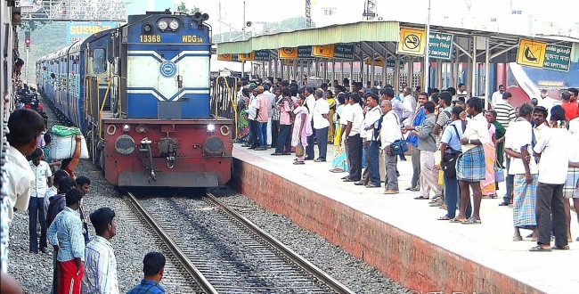 ரயில் பயணிகளுக்கு இப்படி ஒரு வசதி இருக்கா?… இனி குடும்பமா பயணிக்கும் போது இதை யூஸ் பண்ணுங்க…!!!