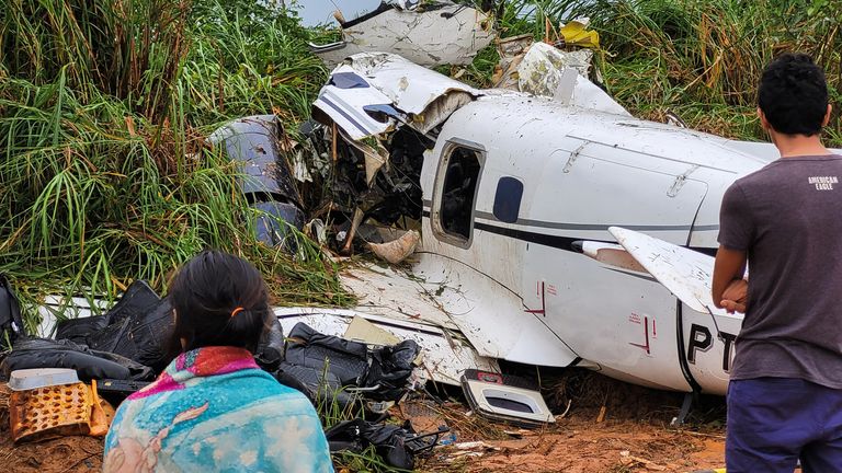 #planecrash : அமேசான் காடுகளில் விழுந்து நொறுங்கிய விமானம்… விமானி உட்பட 14 சுற்றுலா பயணிகள் உயிரிழப்பு..!!