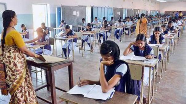 CBSE 10, 12 ஆம் வகுப்பு தனித்தேர்வர்கள் பொதுத்தேர்வுக்கு விண்ணப்பிக்க கால அவகாசம் நீட்டிப்பு…. வெளியான அறிவிப்பு…!!!